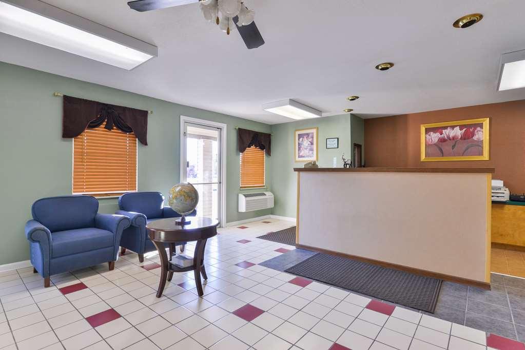 Americas Best Value Inn Of Decatur Beltér fotó