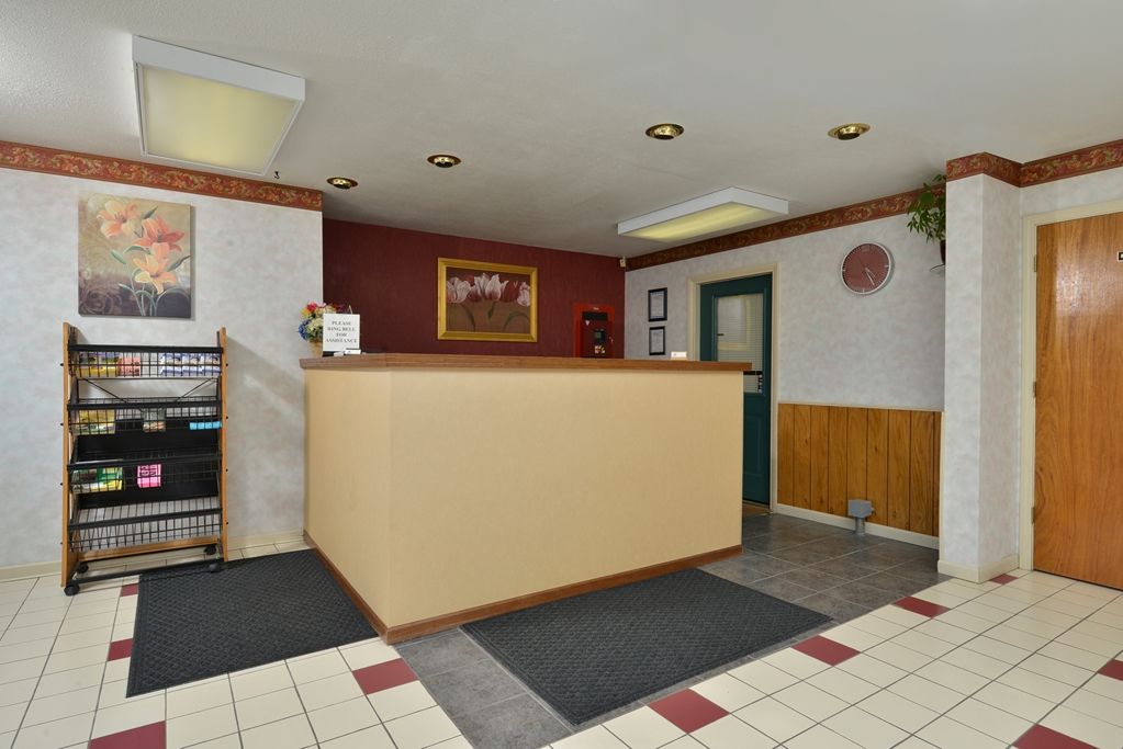 Americas Best Value Inn Of Decatur Beltér fotó